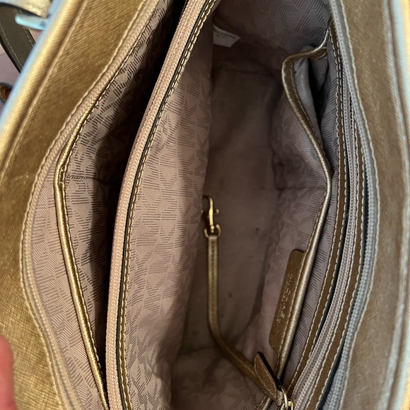 Michael Kors purse - Picture 7 of 9